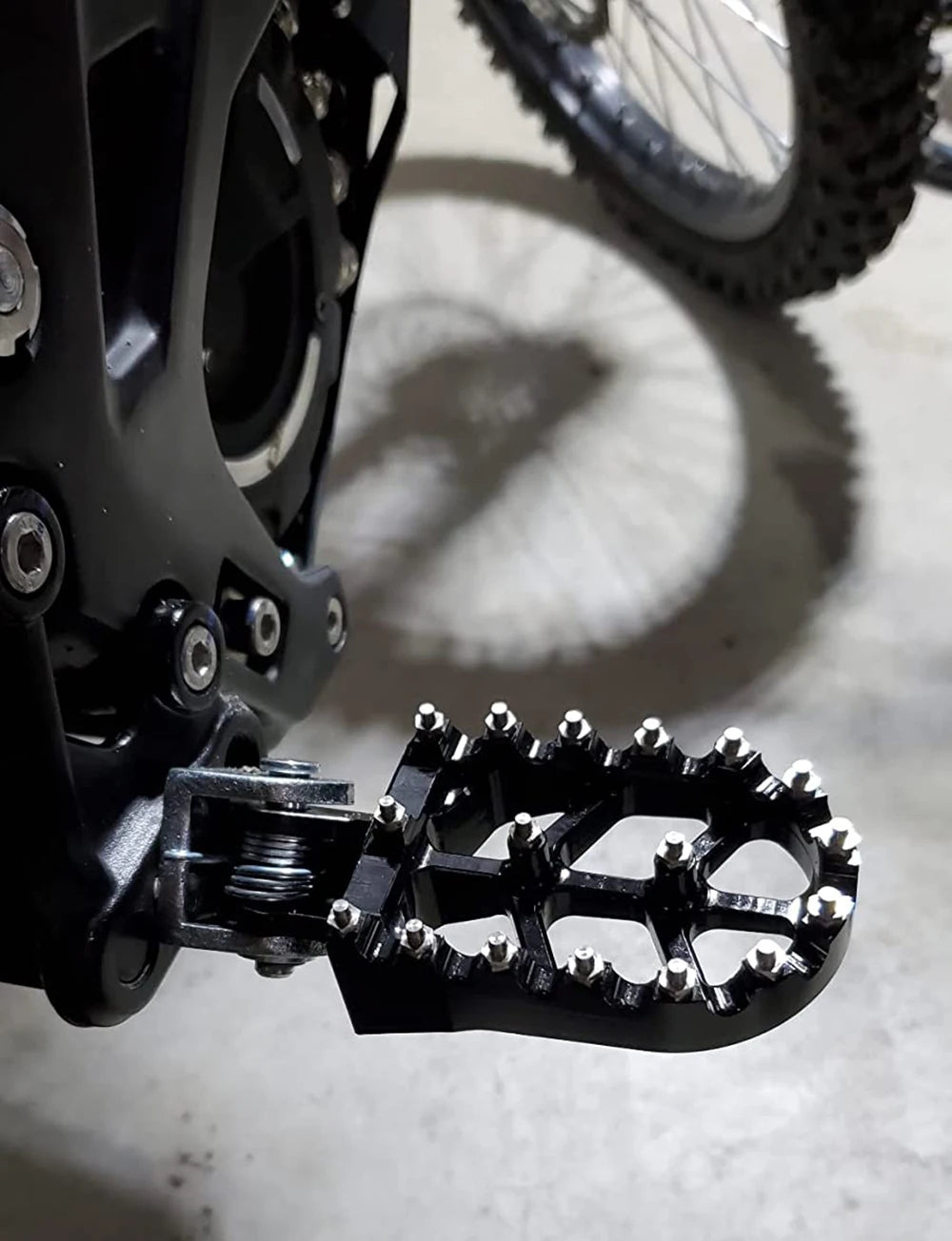For Sur-Ron Sur Ron Surron X S Light Bee Off-Road Electric Vehicle Motorcycle CNC Footpegs Footrests Foot Pegs Rests Pedals Pad RISE DEFENSE SYSTEMS.AI PRODUCTS