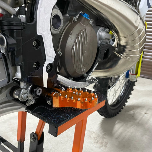 57mm Foot Pegs FootRest Footpegs Rests For KTM EXC 300 EXC-F 350 XCW 500 2017-2023 SX 125 250 SX-F 450 XC 400 500 XC-F 2017-2022 RISE DEFENSE SYSTEMS.AI PRODUCTS