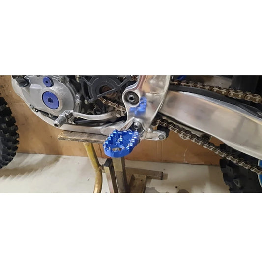 Motorcycle CNC Foot Pegs Footpeg Pedals FootRest For YAMAHA YZ 65 85 125 250 125X 250X 250FX 450FX WR 250F 450F YZF WRF 250 450 RISE DEFENSE SYSTEMS.AI PRODUCTS